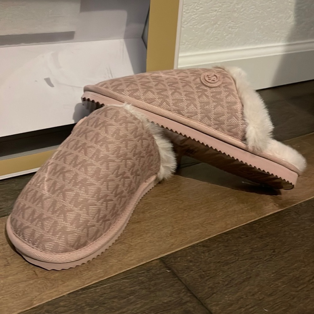 NWT! Beautiful Blush MK Monogram Slippers Ready to gift 🎁 - Picture 2 of 5